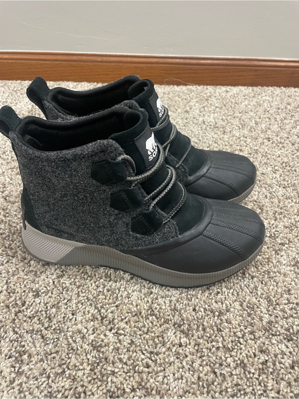 Sorel out n about boots size 7 EUC